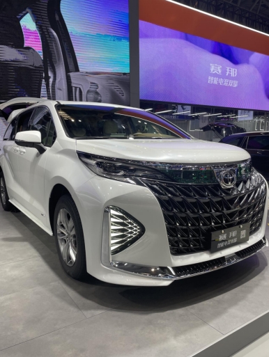 2025-chongqing-international-auto-exhibition-a-grand-showcase-where-tradition-meets-innovation9.jpg